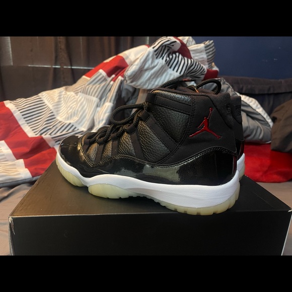 Nike Jordan Retro 11 - Picture 2 of 5